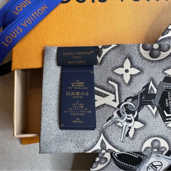 ๐๏ธ๐๏ธ LOUIS VUITTON MONOGRAM JACQUARD DENIM BANDEAU ๐ฅ๐ฅHIGHLY DESIRED SOLD OUT - Picture 9 of 9